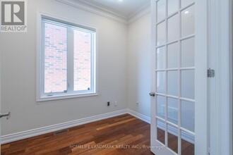 34 Orwell Dr in Vaughan, ON - Building Photo - Building Photo