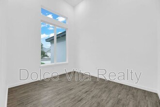 1416 N Lookout Dr in Edinburg, TX - Building Photo - Building Photo