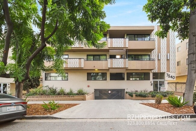 property at 7544 Hampton Ave
