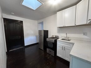 1108 N Sweetzer Ave in West Hollywood, CA - Building Photo - Building Photo