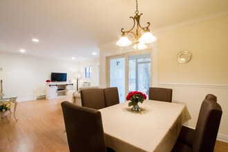 120 Lexington Ct in Red Bank, NJ - Building Photo - Building Photo