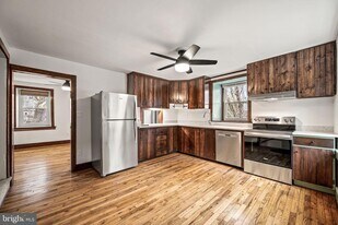 18 N Brandywine Ave in Coatesville, PA - Building Photo