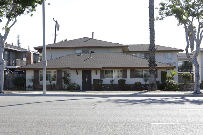 13202 Chapman Ave in Garden Grove, CA - Foto de edificio - Building Photo