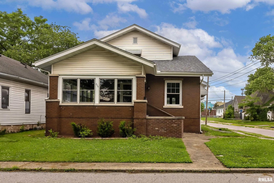 306 N Mechanic St in Marion, IL - Building Photo