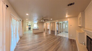 7711 Kleingreen Ln in Spring, TX - Building Photo - Building Photo