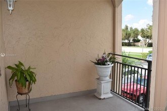 286 Racquet Club Rd-Unit -2J2 in Weston, FL - Building Photo - Building Photo