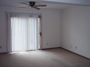 3119 W Loras Dr in Freeport, IL - Building Photo - Building Photo