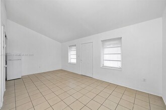 840 SW 7th St in Miami, FL - Building Photo - Building Photo