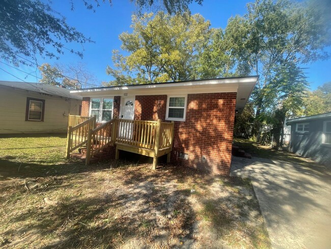 property at 511 E Roberts St