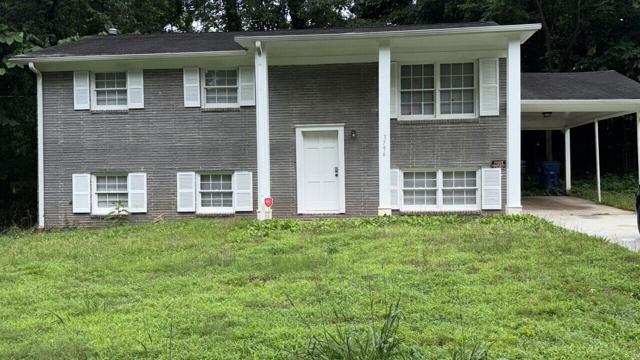 3796 Leesburg Ct SW in Atlanta, GA - Building Photo