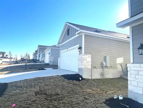 121 Old Stagecoach Rd in Jarrell, TX - Building Photo - Building Photo