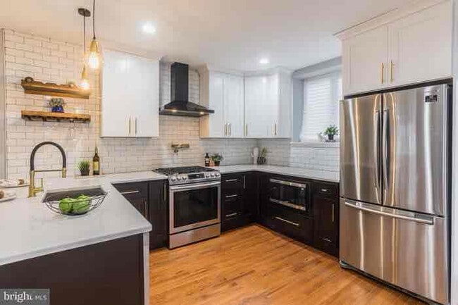 property at 717 Sigel St