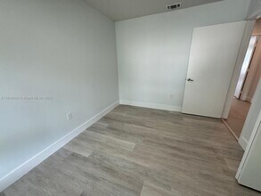 2555 NE 193rd St, Unit 2102 in Miami, FL - Building Photo - Building Photo