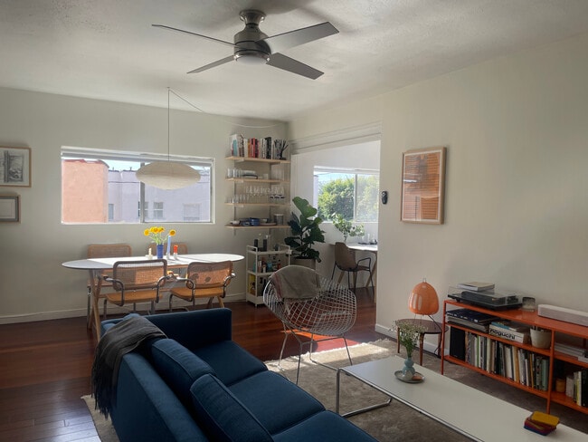 1321 S Mansfield Ave in Los Angeles, CA - Foto de edificio - Building Photo