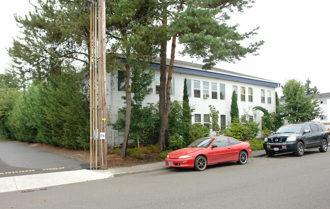 Sakura Gardens Apartments in Portland, OR - Building Photo - Building Photo