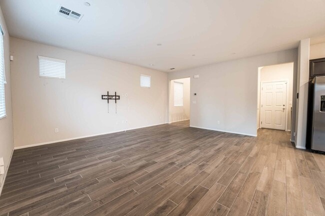 6129 Rose Springs Ave in Las Vegas, NV - Building Photo - Building Photo