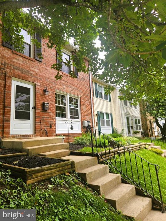 18830 Purple Martin Ln in Gaithersburg, MD - Building Photo