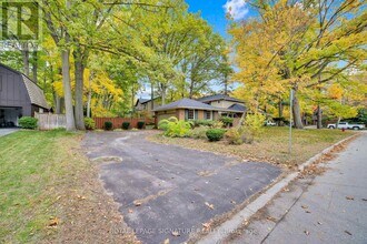 312 Dalewood Dr in Oakville, ON - Building Photo - Building Photo