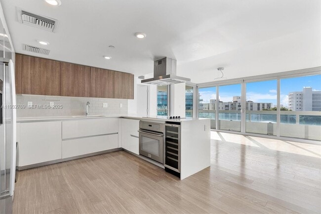 1025 92nd St in Bay Harbor Islands, FL - Building Photo - Building Photo