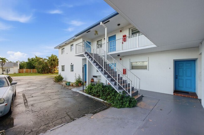 410 W Palm St in Lantana, FL - Foto de edificio - Building Photo