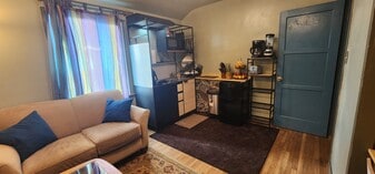 2631 E Ocean Ave, Unit Ventura midtown in Ventura, CA - Building Photo