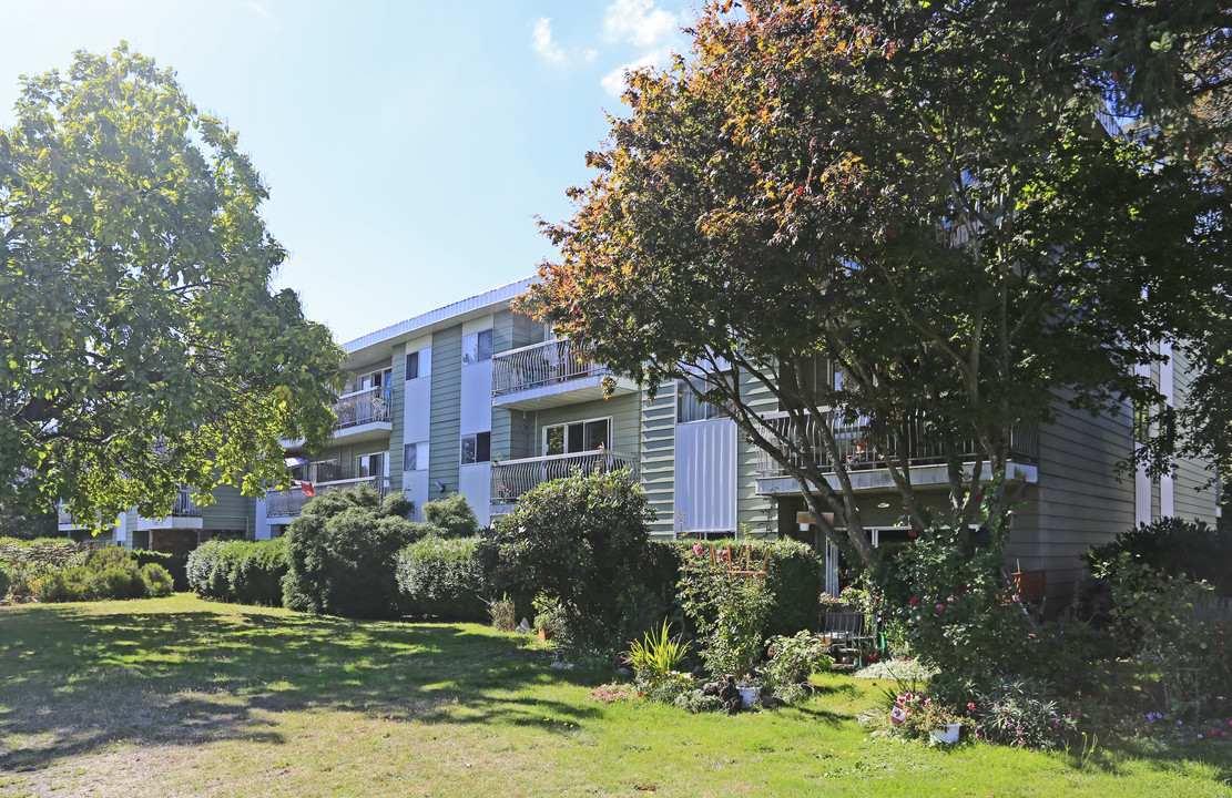 Firhaus Apartment in White Rock, BC - Building Photo