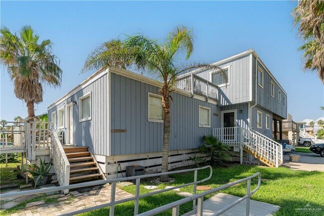 2615 Gulf Blvd-Unit -301 N.W in South Padre Island, TX - Foto de edificio - Building Photo