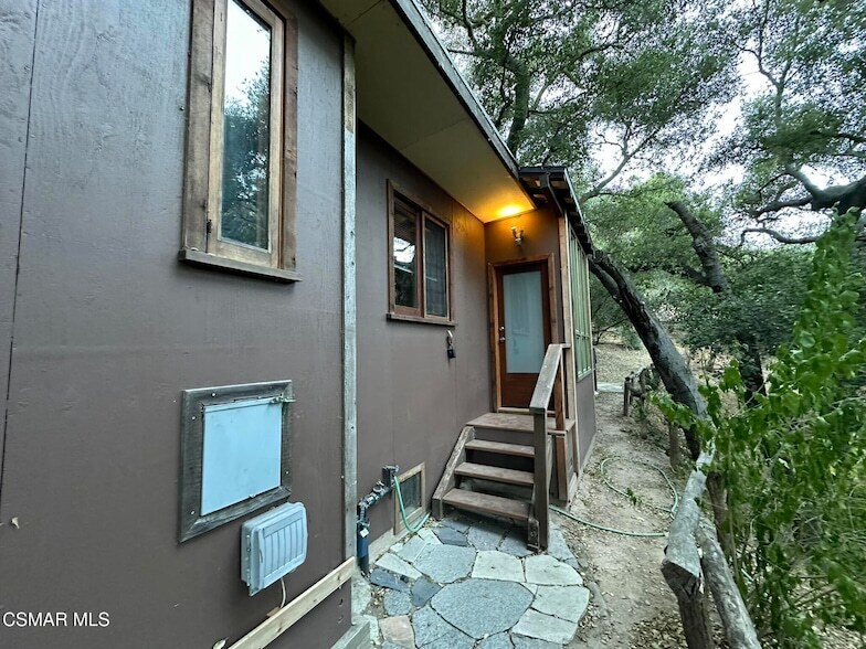 1281 Old Topanga Canyon Rd in Topanga, CA - Building Photo