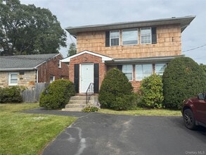 6 Tredwell Ave in Syosset, NY - Building Photo - Building Photo