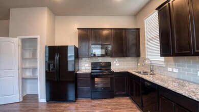 2009 Viva Rd in Bryan, TX - Building Photo - Building Photo