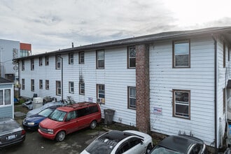 Bennett Apartments in Renton, WA - Building Photo - Building Photo