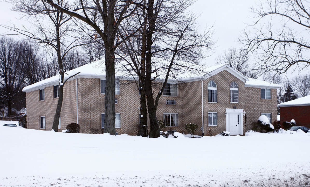 114 Nesbitt Rd in New Castle, PA - Building Photo