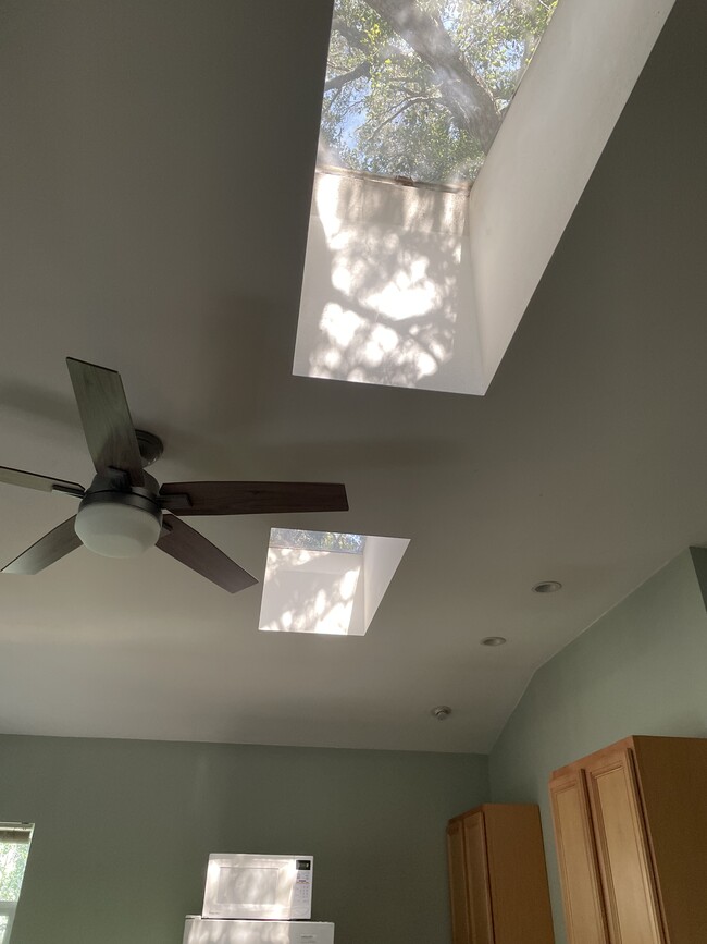 85 Sherwood Dr, Unit Studio in Westlake Village, CA - Building Photo - Building Photo