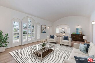 119 N Almont Dr in West Hollywood, CA - Building Photo - Building Photo