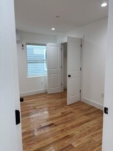 1-44 B 26th St in Queens, NY - Foto de edificio - Building Photo