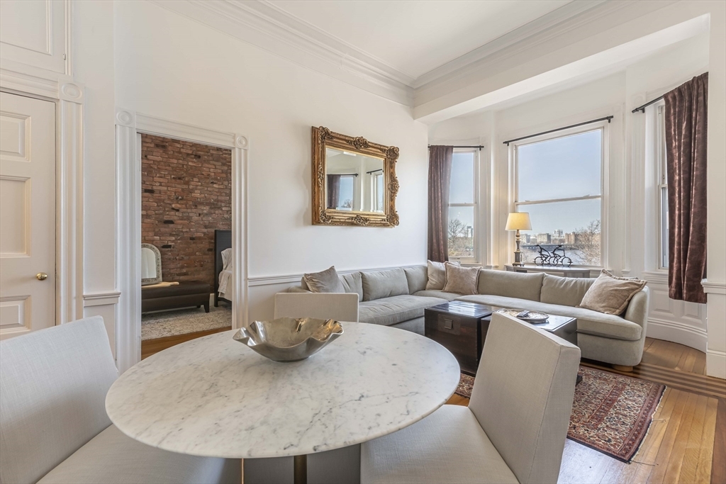 462 Beacon St, Unit 22 in Boston, MA - Building Photo