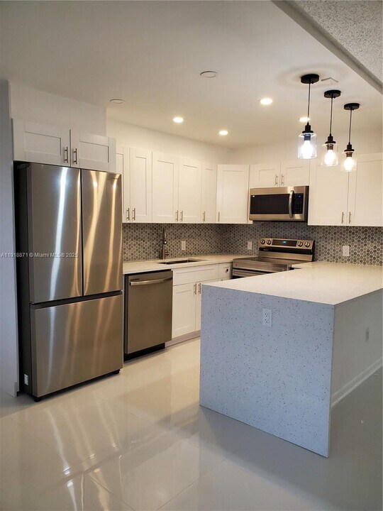 1076 Cornwall D in Boca Raton, FL - Building Photo