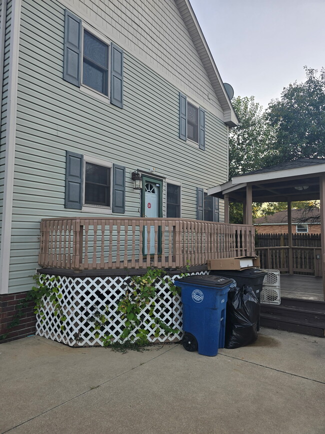 12602 Bennington Ave in Cleveland, OH - Foto de edificio - Building Photo