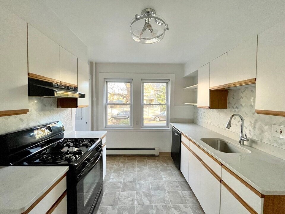 122 Warren St in Medford, MA - Building Photo