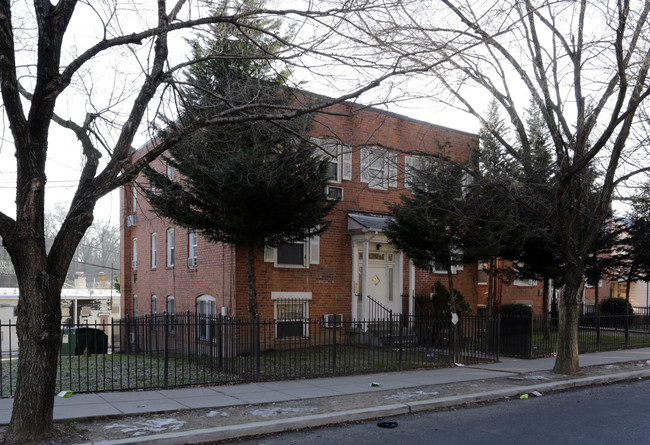 3000 30th St SE in Washington, DC - Building Photo - Building Photo