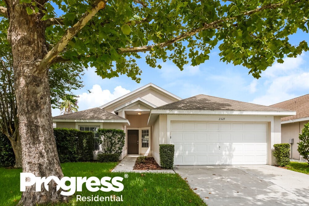 2327 Majestic Eagle Cir in Clermont, FL - Building Photo