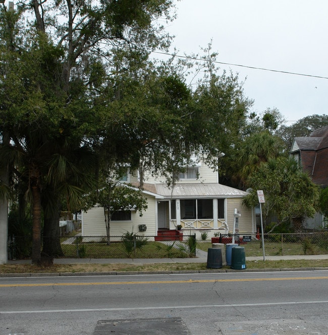 317 Tarpon Ave E in Tarpon Springs, FL - Building Photo - Building Photo