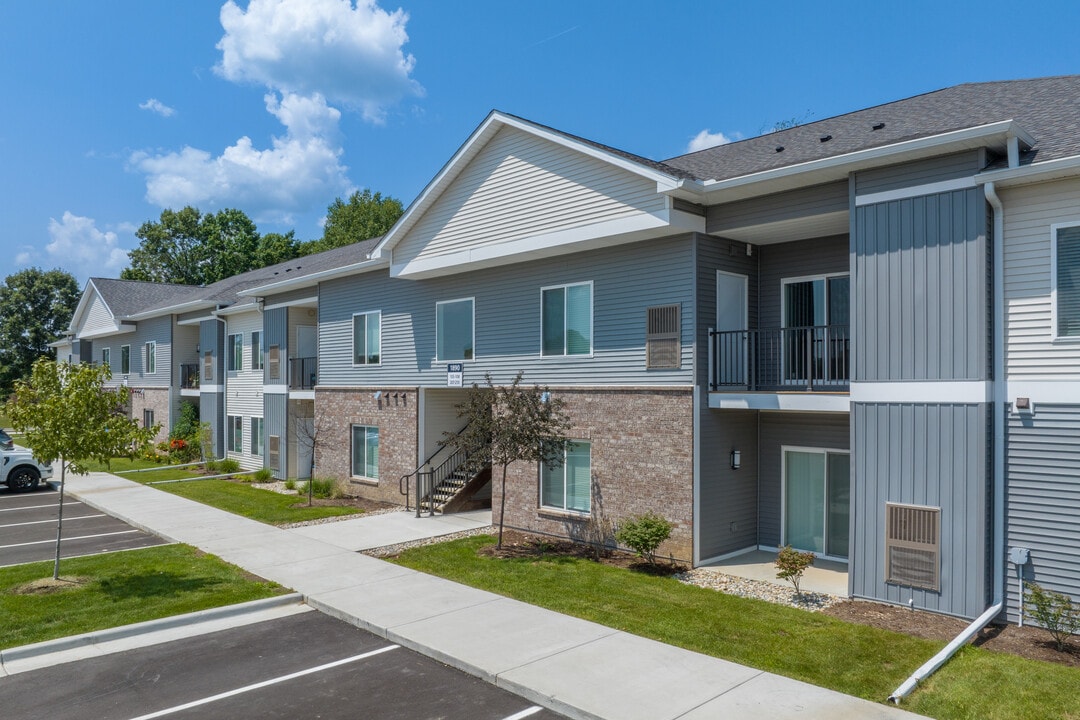 Lapeer Villas in Lapeer, MI - Building Photo