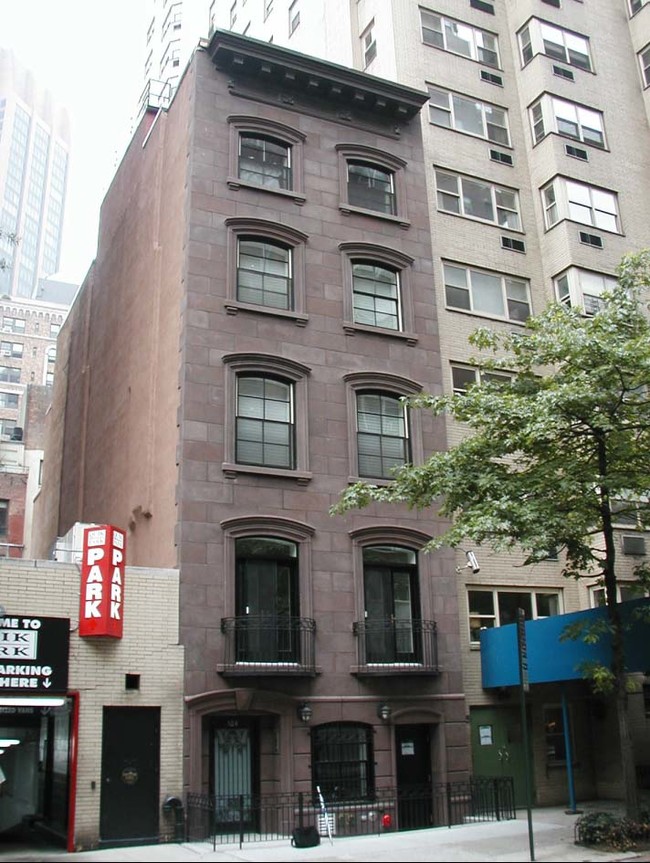 104 E 36th St in New York, NY - Building Photo - Building Photo