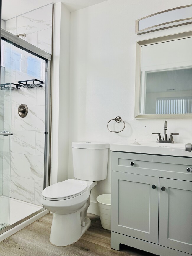 215 E 29th St in Los Angeles, CA - Building Photo - Building Photo