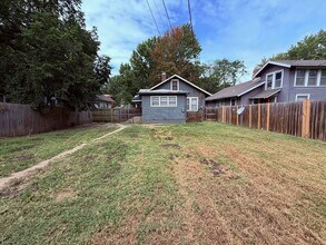 208 SW Courtland Ave in Topeka, KS - Building Photo - Building Photo
