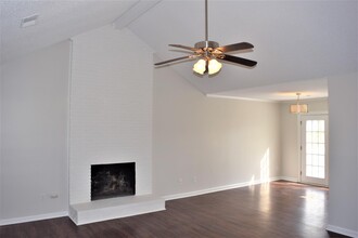 14008 Carriage Lake Dr in Charlotte, NC - Building Photo - Building Photo