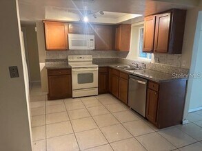 7235 Redbud Ct in New Port Richey, FL - Building Photo - Building Photo