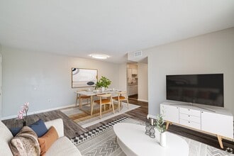Blue Ridge Apartments in Verona, VA - Foto de edificio - Building Photo