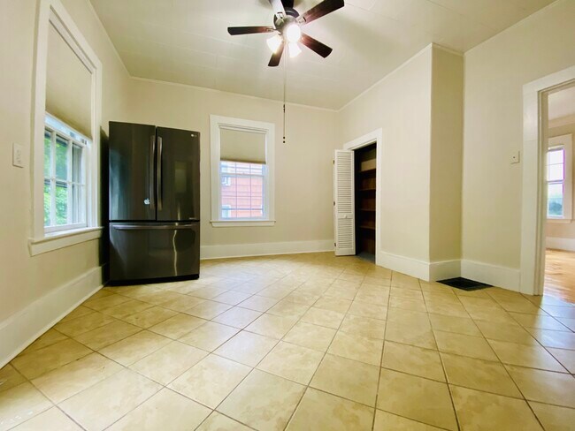 16 Montvale Ave, Unit 2 in Stoneham, MA - Building Photo - Building Photo
